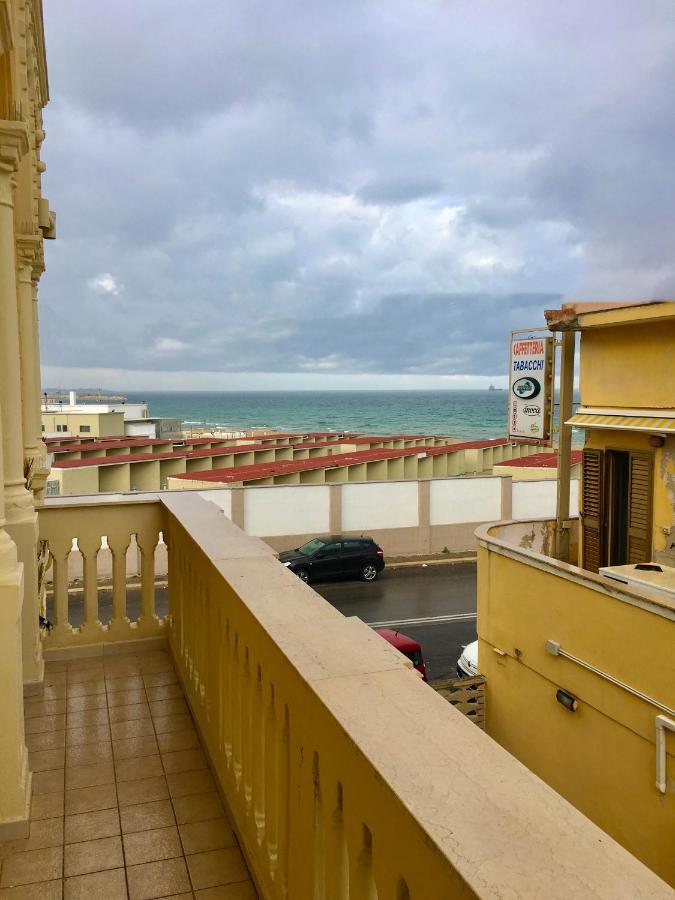 Appartamento Di Fronte Al Mare By Apulia Accommodation Bari Bagian luar foto